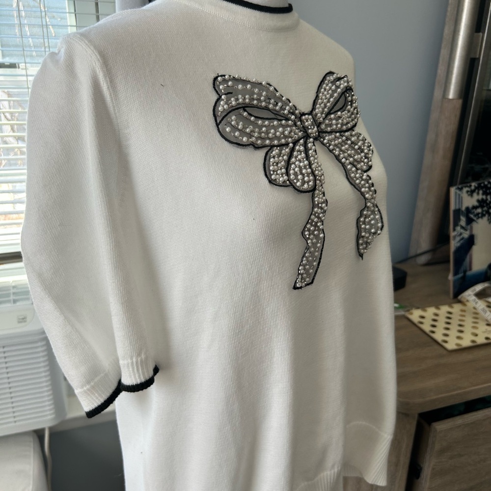 More in love . Short sleeved light sweater. Size large - Picture 3 of 8